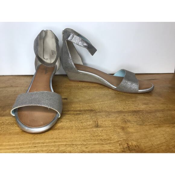 Seychelles Silver Leather Low Wedge Ankle Strap Sandals Size 10 - Picture 4 of 9
